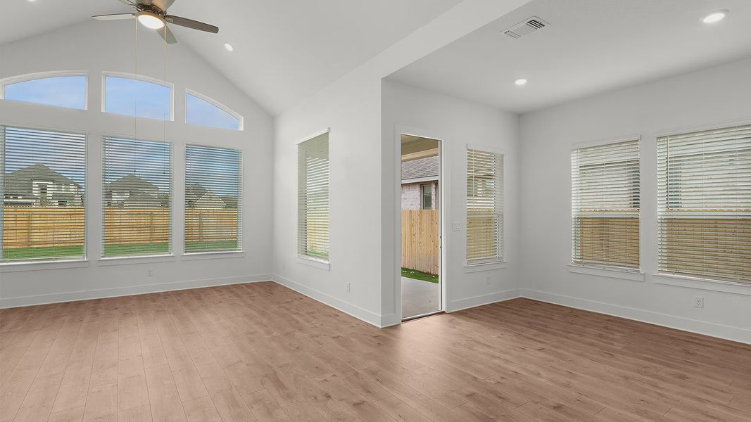 Spacious, unfurnished interior of a new home in Lariat, Liberty Hill (Image 14).