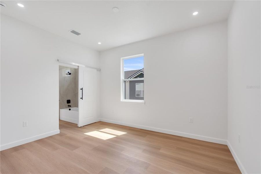 Spacious, unfurnished interior of a new home in , Palm Bay (Image 17).