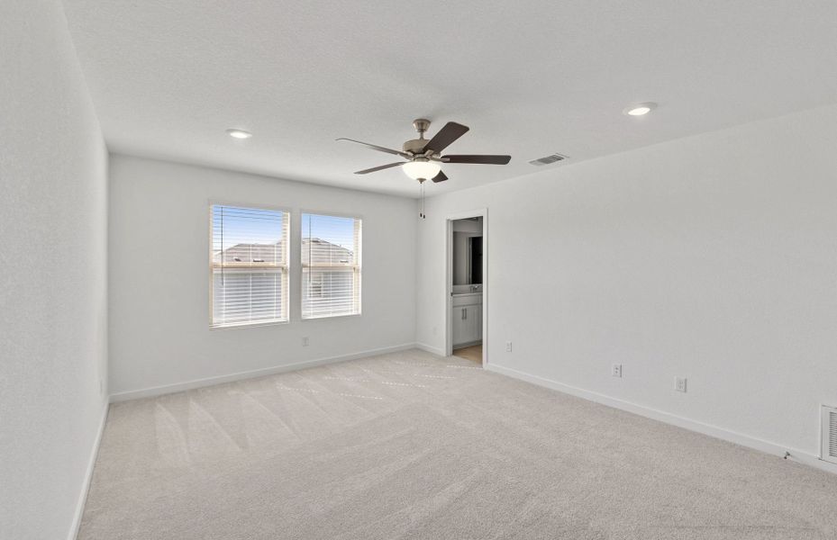 Spacious, unfurnished interior of a new home in Sonterra, Jarrell (Image 31).