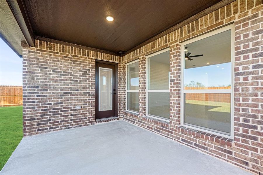 Exterior details and patio area of a home in Georgetown at Kings Fort 50s, Kaufman (Image 3).