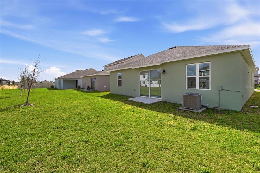 Exterior details and patio area of a home in Marion Ridge, Haines City (Image 4).