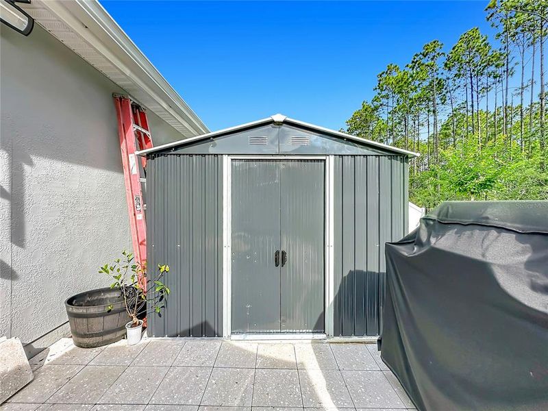 Exterior details and patio area of a home in Sawmill Branch Express, Palm Coast (Image 25).