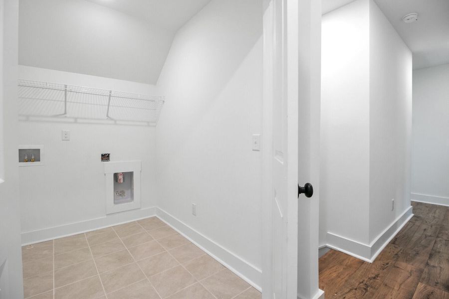 Spacious, unfurnished interior of a new home in , Charleston (Image 26).