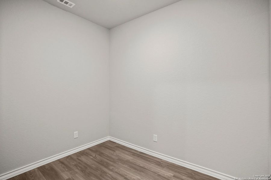 Spacious, unfurnished interior of a new home in Potranco Oaks, Castroville (Image 38).
