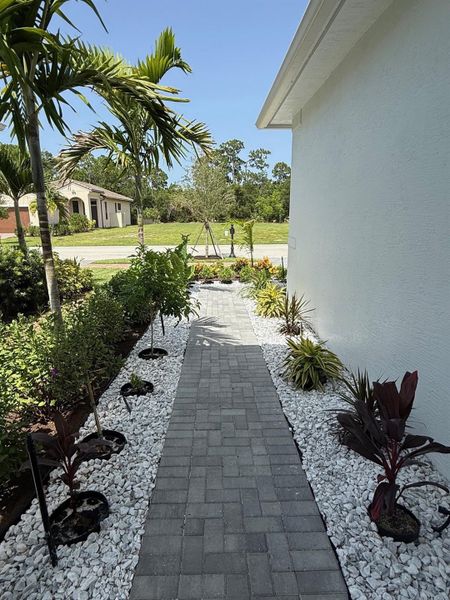 Exterior details and patio area of a home in , Port St. Lucie (Image 2).