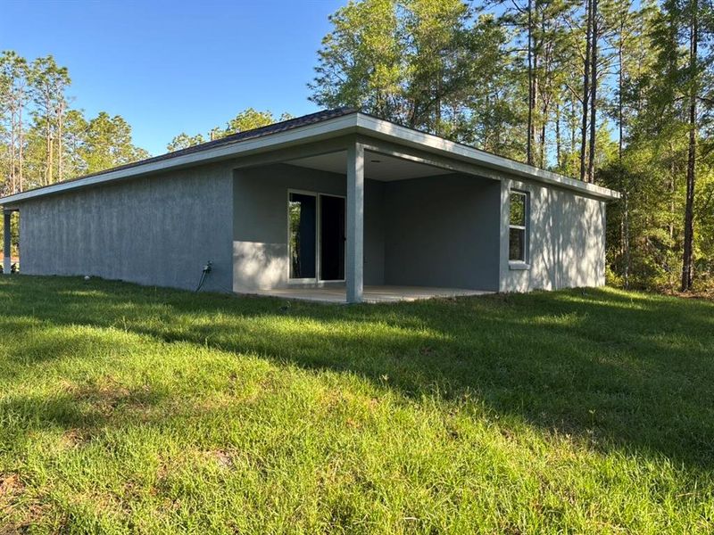 Exterior details and patio area of a home in , Dunnellon (Image 4).