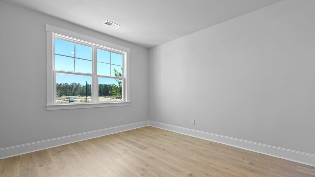 Spacious, unfurnished interior of a new home in Sheep Island, Summerville (Image 30).