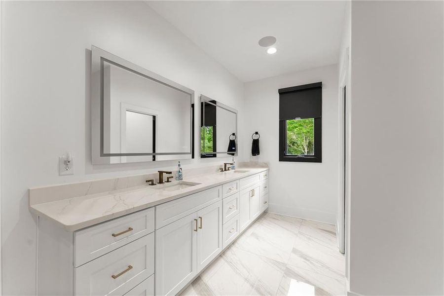 Furnished interior view inside a new home in , Hartwell (Image 5).