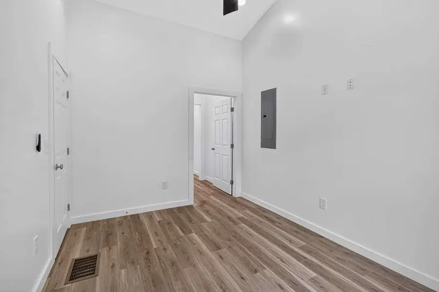 Spacious, unfurnished interior of a new home in , Blue Ridge (Image 14).