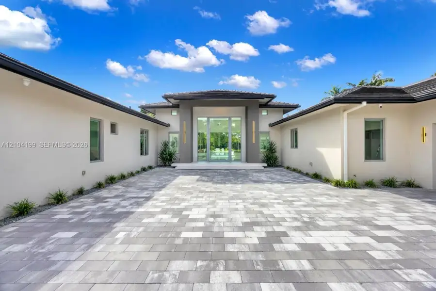 Exterior details and patio area of a home in , Miami (Image 36).