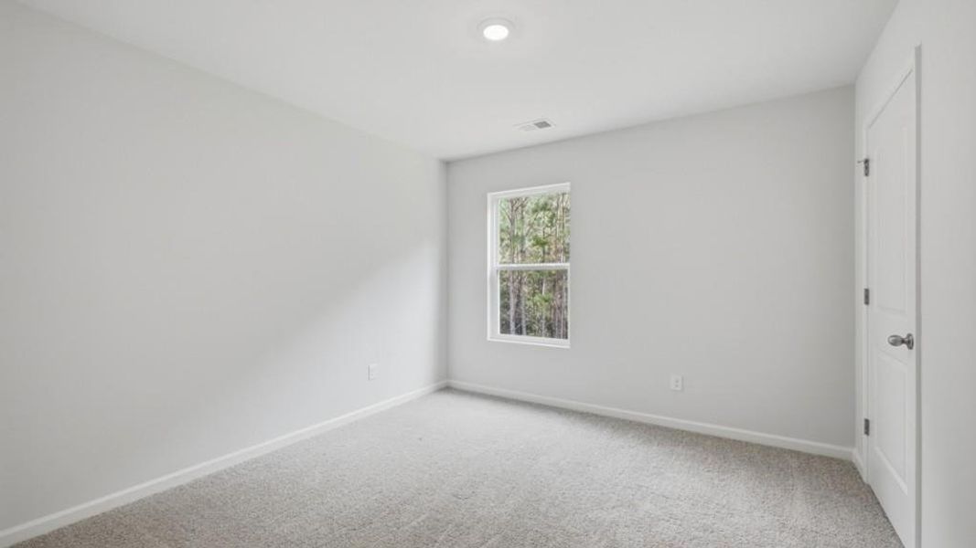 Spacious, unfurnished interior of a new home in Oaks at Cedar Grove, Fairburn (Image 19).