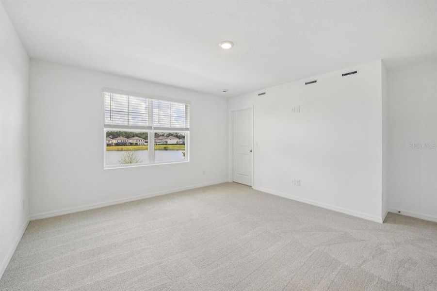 Spacious, unfurnished interior of a new home in , Winter Garden (Image 30).
