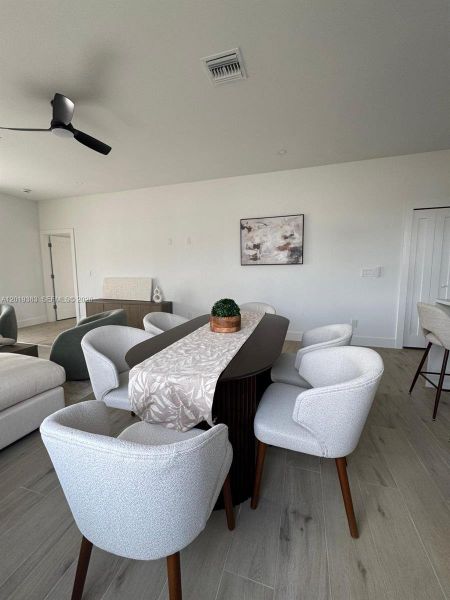 It is being sold unfurnished; the furnishings are shown for visualization purposes only. It is being sold unfurnished; the furnishings are shown for visualization purposes only.