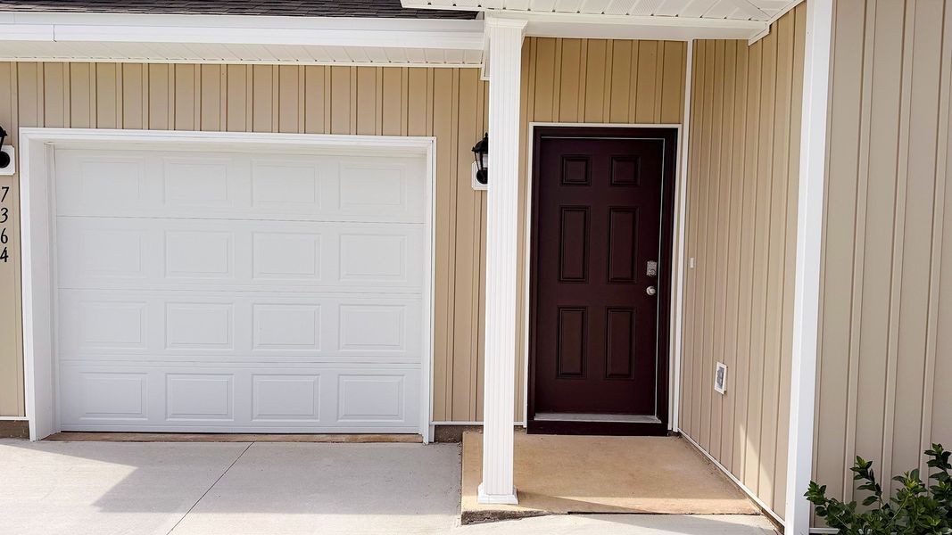 Exterior details and patio area of a home in Liberty, Panama City (Image 3).