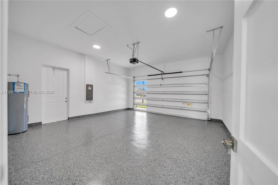 Spacious, unfurnished interior of a new home in , Lehigh Acres (Image 17).