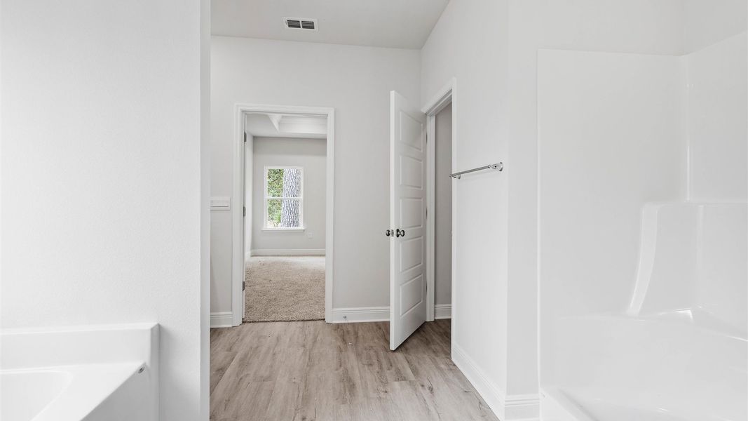 Spacious, unfurnished interior of a new home in Greystone, Crawfordville (Image 30).