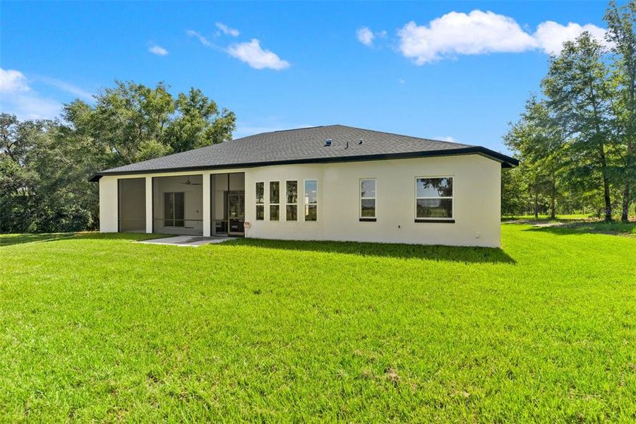 Exterior details and patio area of a home in , Lecanto (Image 3).