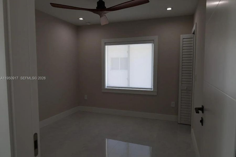 Spacious, unfurnished interior of a new home in , Tavernier (Image 14).