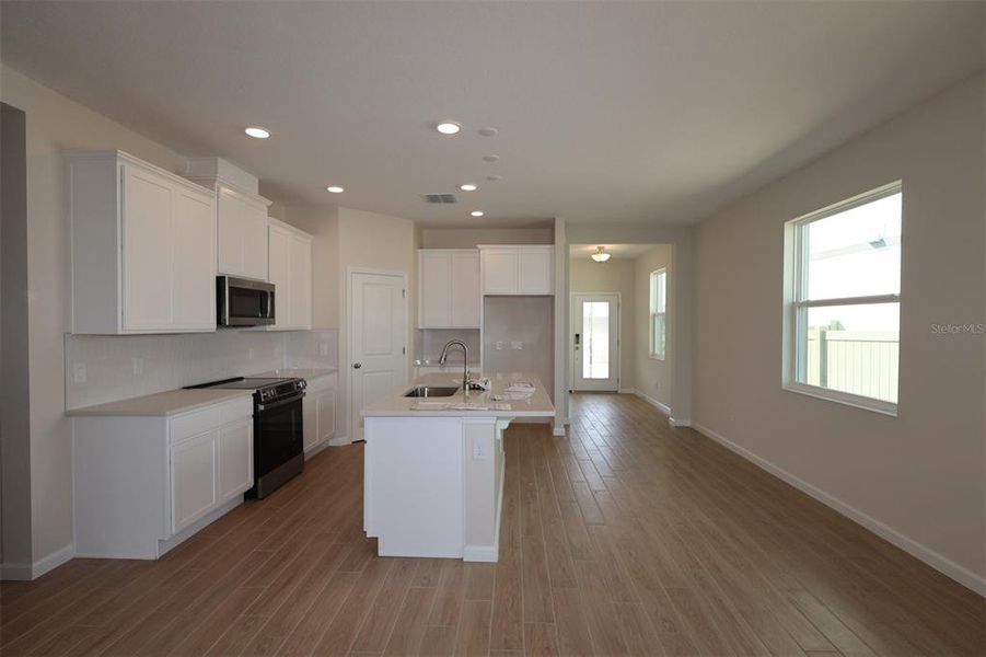 Furnished interior view inside a new home in Bay Lake Farms, St. Cloud (Image 6).