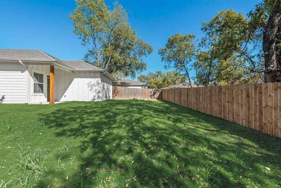 Exterior details and patio area of a home in , Bonham (Image 4).