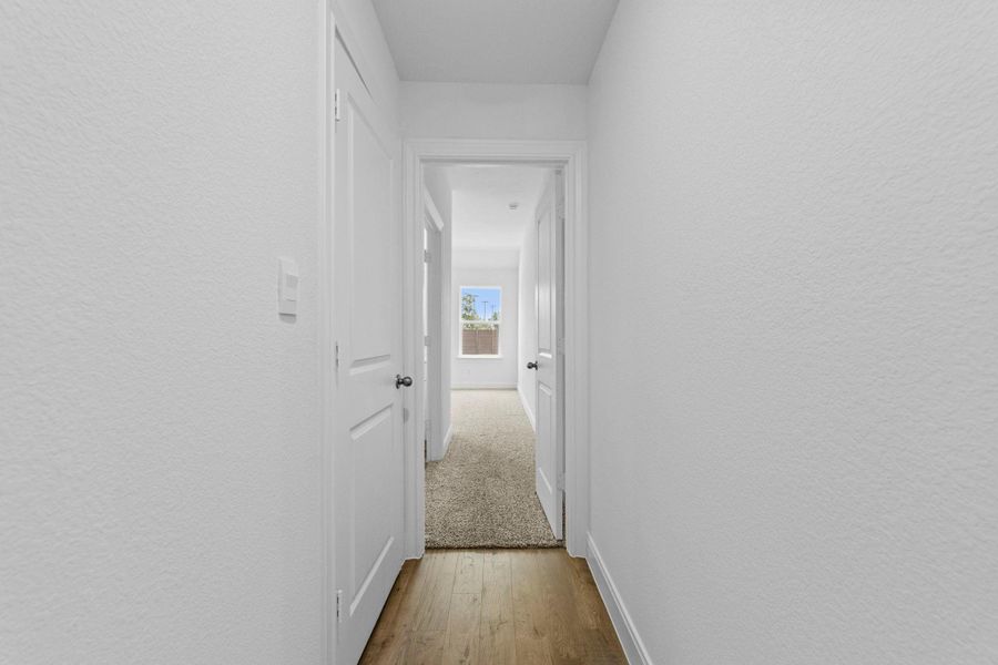 Spacious, unfurnished interior of a new home in Railhead, Cedar Creek (Image 21).