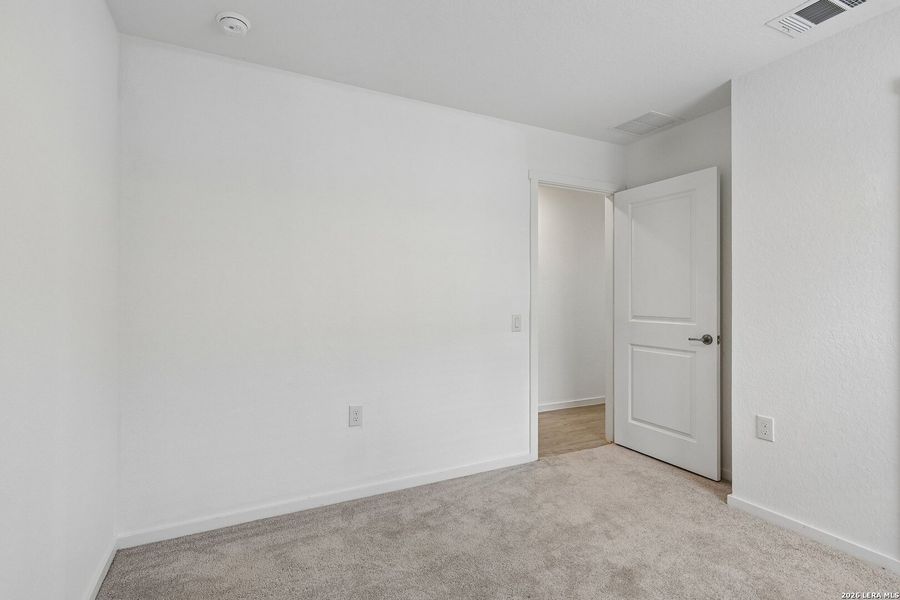 Spacious, unfurnished interior of a new home in Valle Sol, Von Ormy (Image 17).