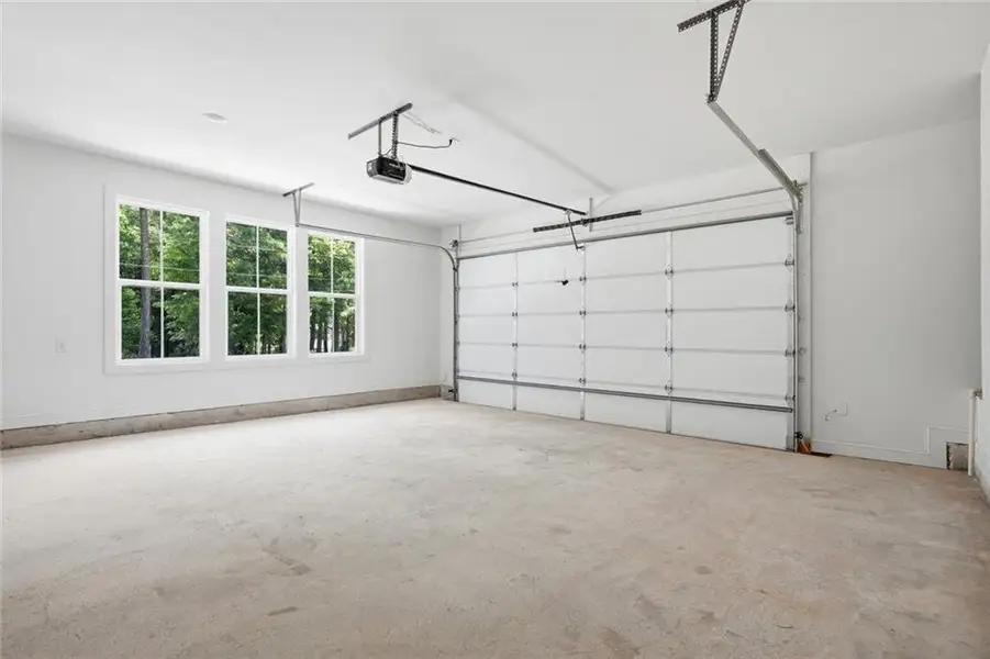 Spacious, unfurnished interior of a new home in , Mansfield (Image 25).
