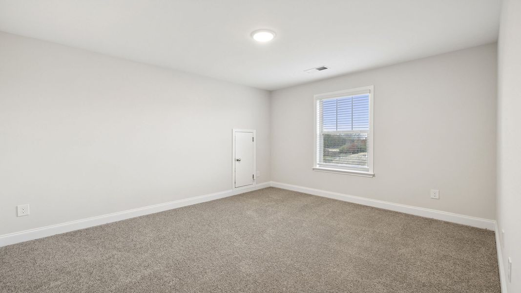 Spacious, unfurnished interior of a new home in Edgewood Estates, Piedmont (Image 21).