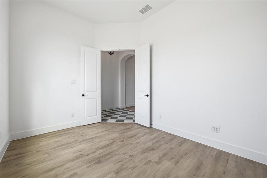 Spacious, unfurnished interior of a new home in Pecan Square, Northlake (Image 15).