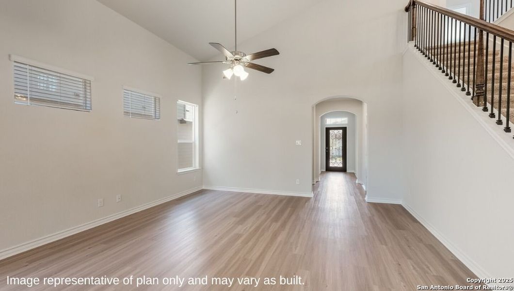 Spacious, unfurnished interior of a new home in Brookstone Creek, San Antonio (Image 11).