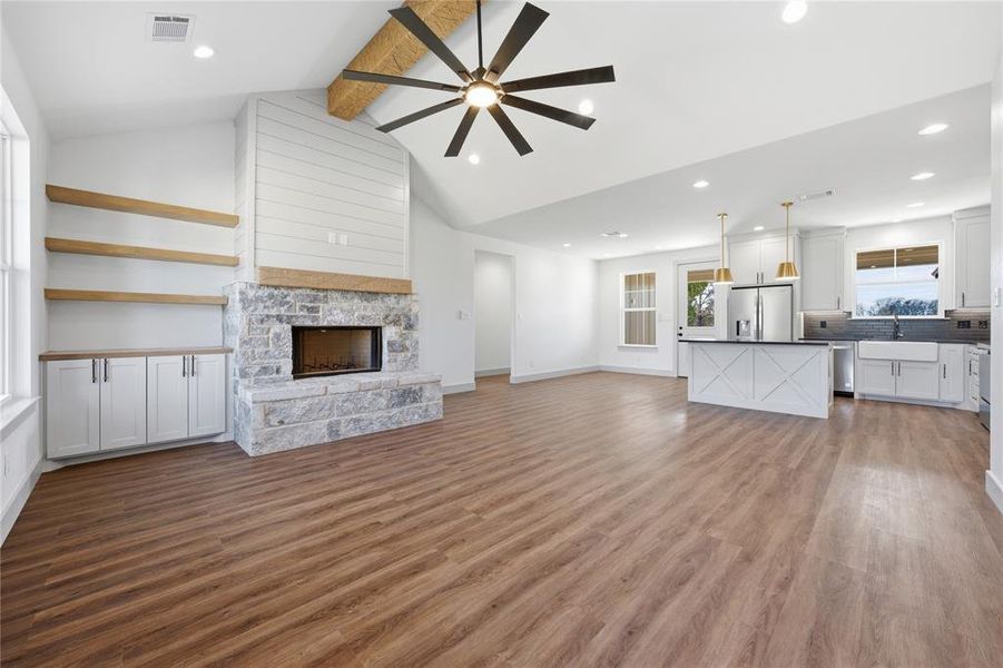 Spacious, unfurnished interior of a new home in , Mabank (Image 17). Spacious, unfurnished interior of a new home in , Mabank (Image 17).