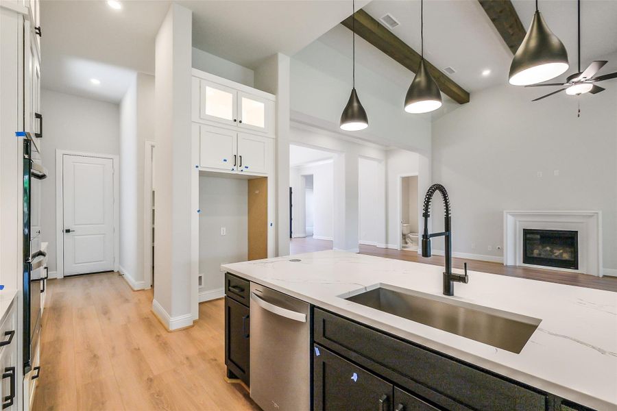 Furnished interior view inside a new home in Evergreen 70', Conroe (Image 10). Furnished interior view inside a new home in Evergreen 70', Conroe (Image 10).