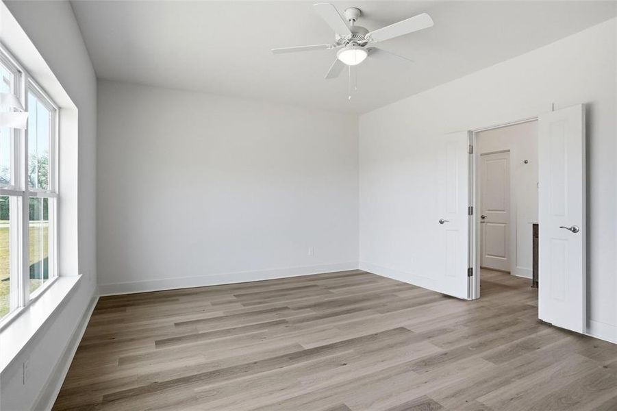 Spacious, unfurnished interior of a new home in , Sanger (Image 22).