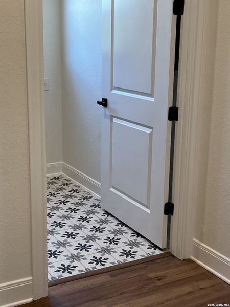 Close-up of interior finishes inside a home in , Canyon Lake (Image 19).