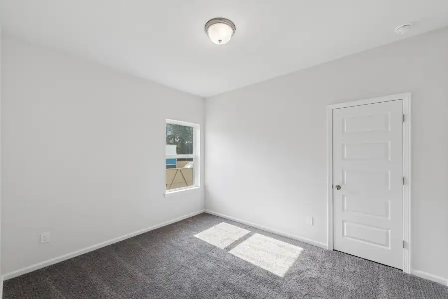 Spacious, unfurnished interior of a new home in Sierra Vista, Rosharon (Image 25).