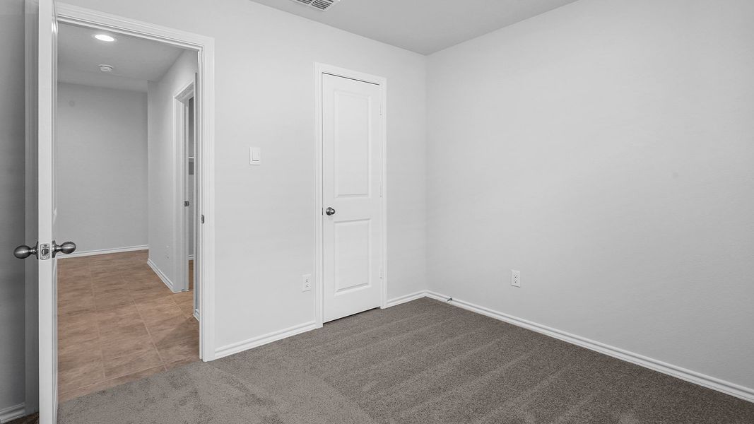 Spacious, unfurnished interior of a new home in Sunnycreek, Fort Worth (Image 37).