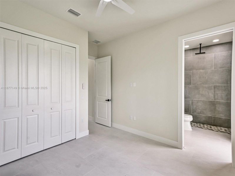 Spacious, unfurnished interior of a new home in , Lehigh Acres (Image 12).