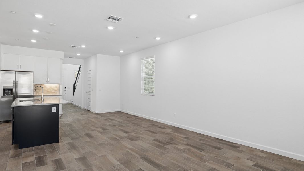 Spacious, unfurnished interior of a new home in The Buttes at Mystic, Peoria (Image 16).