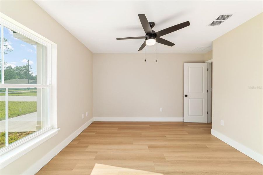 Spacious, unfurnished interior of a new home in , Ocala (Image 37).