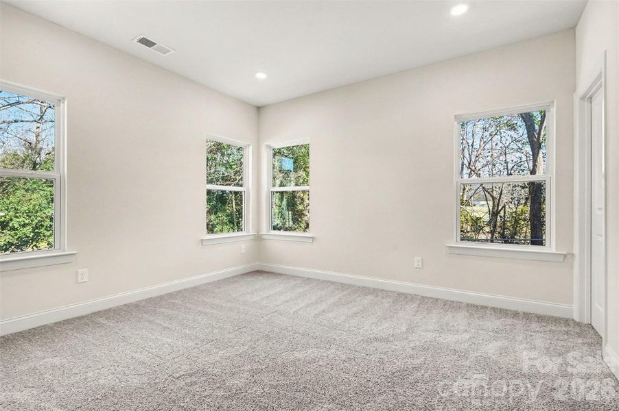 Spacious, unfurnished interior of a new home in , Monroe (Image 27).