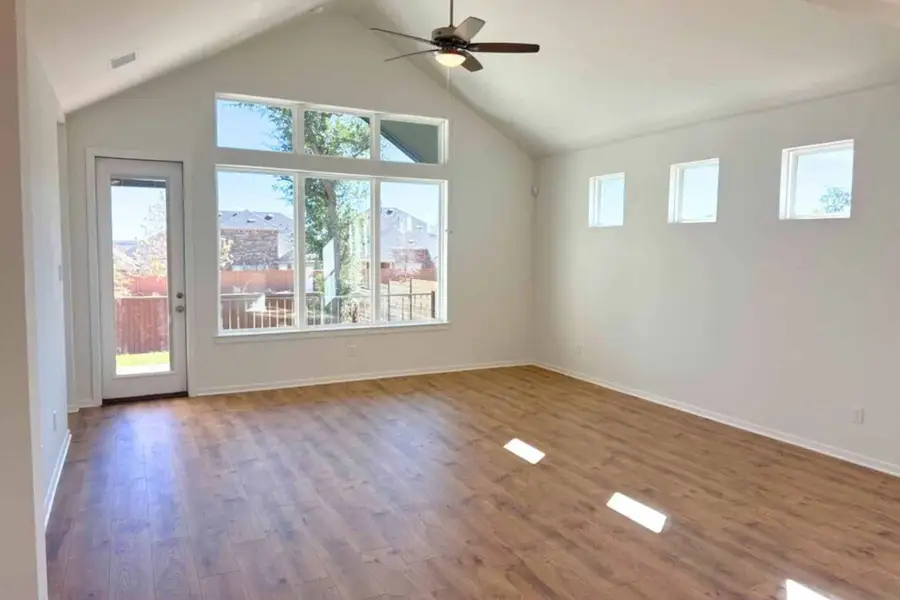 Spacious, unfurnished interior of a new home in Highland Village, Georgetown (Image 6).