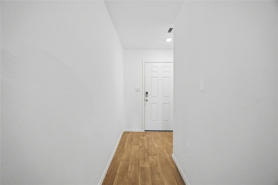 Spacious, unfurnished interior of a new home in Garver Heights, Houston (Image 13).