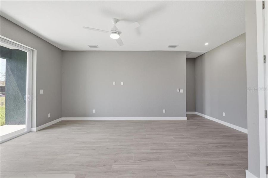 Spacious, unfurnished interior of a new home in , North Port (Image 38).