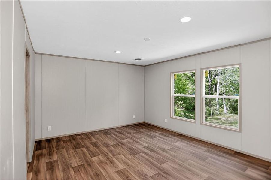 Spacious, unfurnished interior of a new home in , Jasper (Image 15).