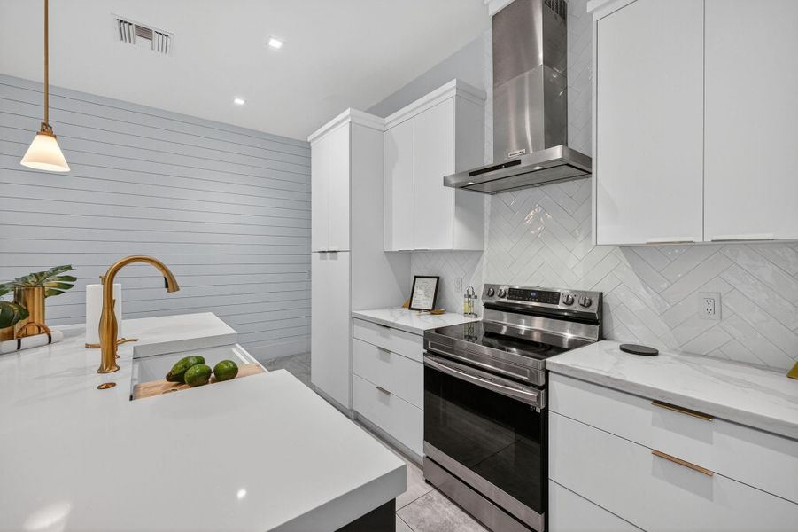 Close-up of interior finishes inside a home in , Oakland Park (Image 17). Close-up of interior finishes inside a home in , Oakland Park (Image 17).