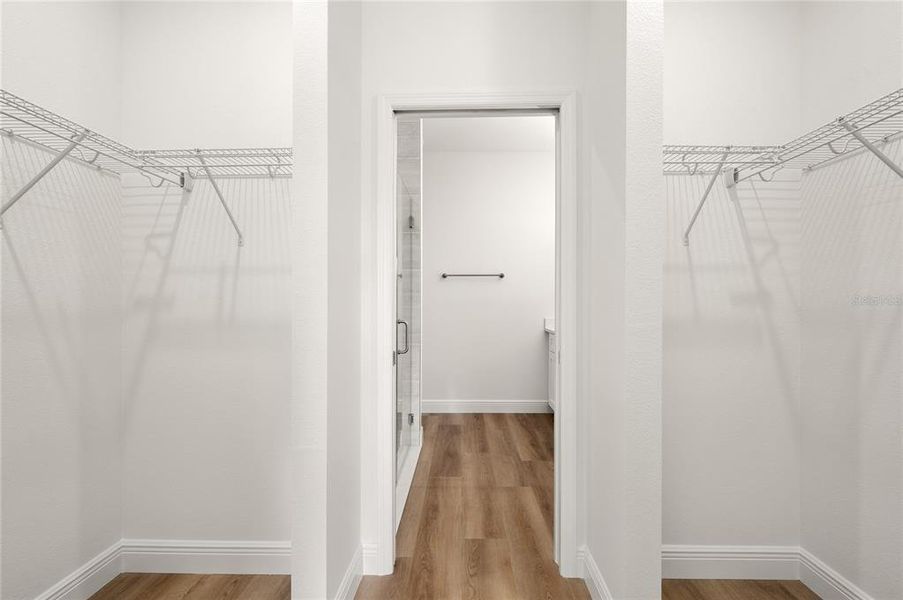 Spacious, unfurnished interior of a new home in , Osteen (Image 35).