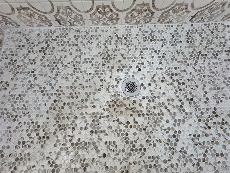 Close-up of interior finishes inside a home in , Dade City (Image 32).