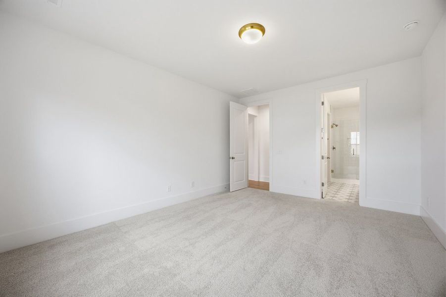 Spacious, unfurnished interior of a new home in Homecoming, Ravenel (Image 9).