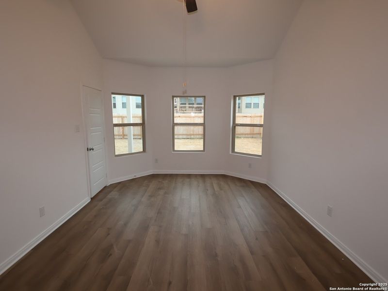 Spacious, unfurnished interior of a new home in Greenspoint Heights, Seguin (Image 27).