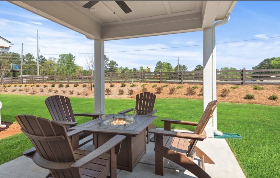 Representative exterior details of a home built from the Amelia by Fischer Homes in Savannah Lakes, Hiram (Image 7).